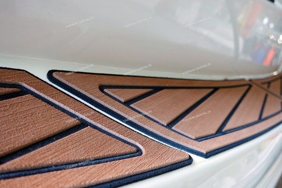 Палубное покрытие Eva-Teak корич/черное (верхняя часть корпуса) - Бриз-18HT Палубное покрытие Eva-Teak корич/черное (верхняя часть корпуса) - Бриз-18HT